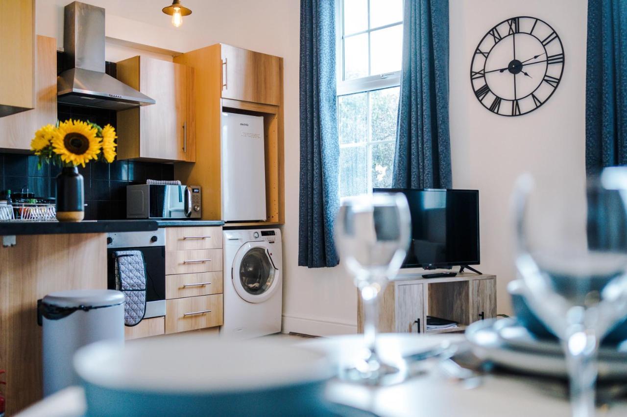 Bright 1-Bed Apartment In Chester By 53 Degrees Property, Ideal For Professionals & Couples, Great Location - Sleeps 4 Exterior photo