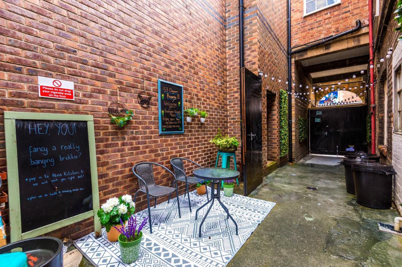 Bright 1-Bed Apartment In Chester By 53 Degrees Property, Ideal For Professionals & Couples, Great Location - Sleeps 4 Exterior photo